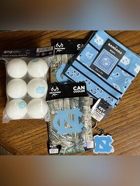 Team Sports UNC Tarheels Ping Pong Balls (12) REALTREE Can Cooler (2) Bandana